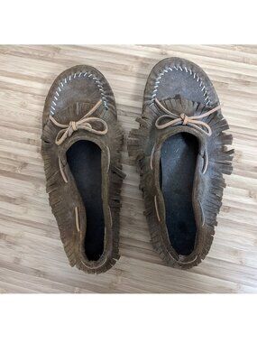 Minnetonka Brown Leather Moccasins – Bow & Fringe, Worn Inside Only